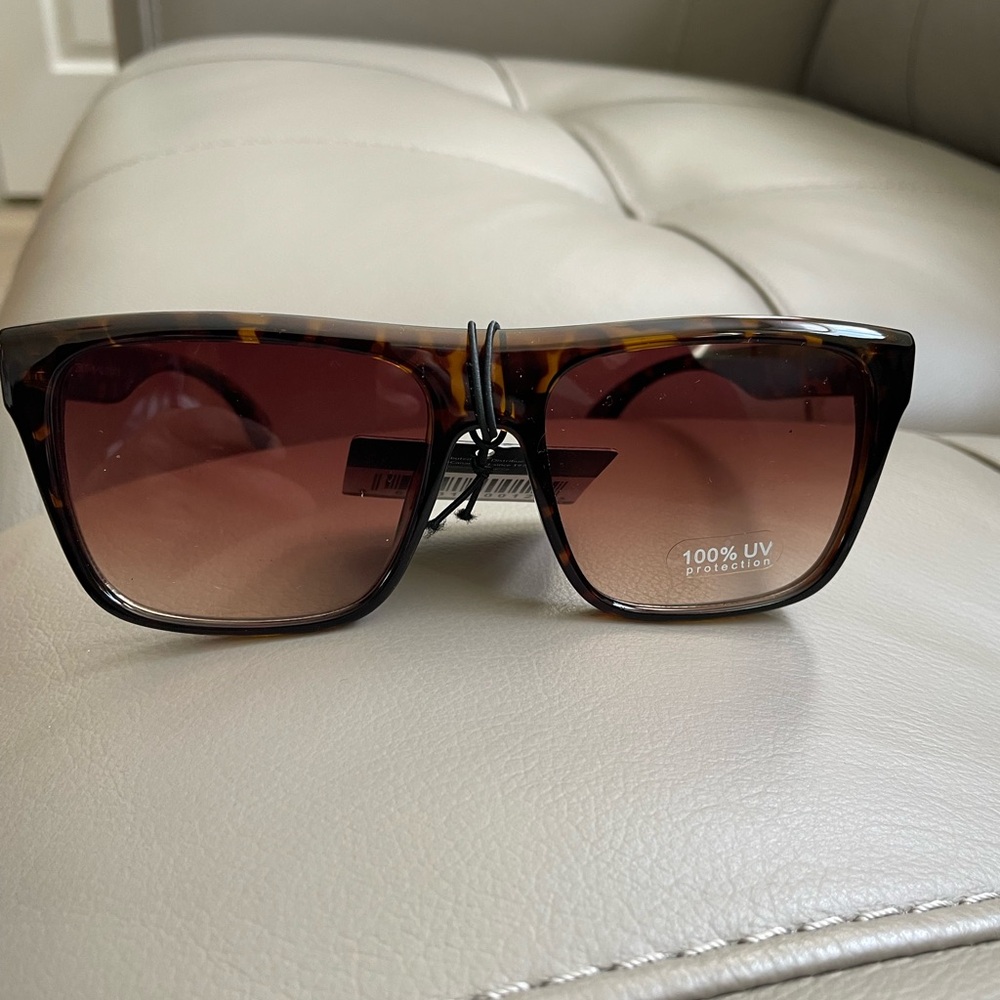 Tortoise Shell Sunglasses-Woman-- NWT